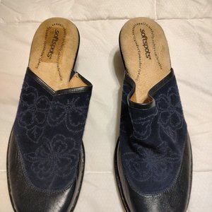 WOMEN'S SIZE 12 "SOFTSPOTS" NAVY BLUE SUEDE SLIDE HEEL